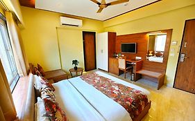 Opulence Inn - 500 Meters From Railway Station